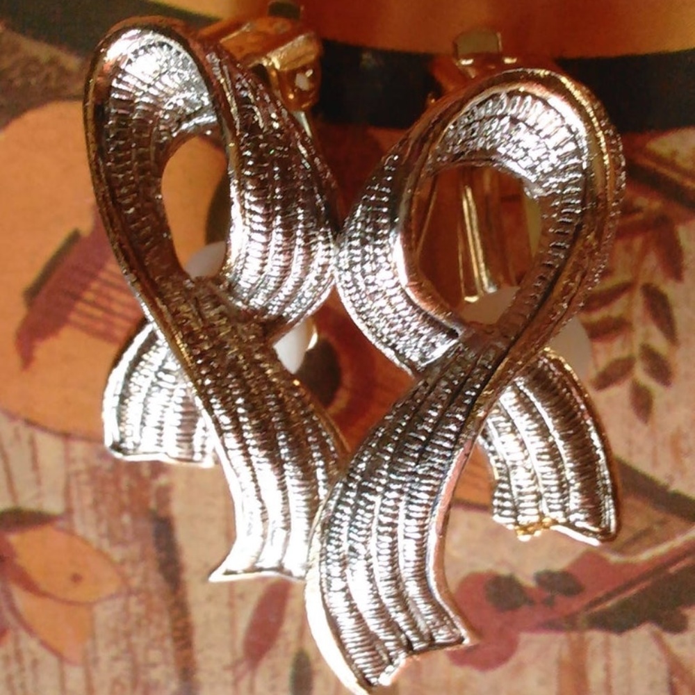 Ribbon Clip On Earrings Textured Silver Tone VTG